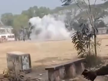 Bomb Blast: A bomb exploded outside the polling station, the area was shaken by a strong explosion! Bomb Blast: A bomb exploded outside the polling station, the area was shaken by a strong explosion!