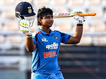 Vaibhav Suryavanshi made history by scoring a century in 55 balls, a world record in the U-19 World Cup Vaibhav Suryavanshi made history by scoring a century in 55 balls, a world record in the U-19 World Cup