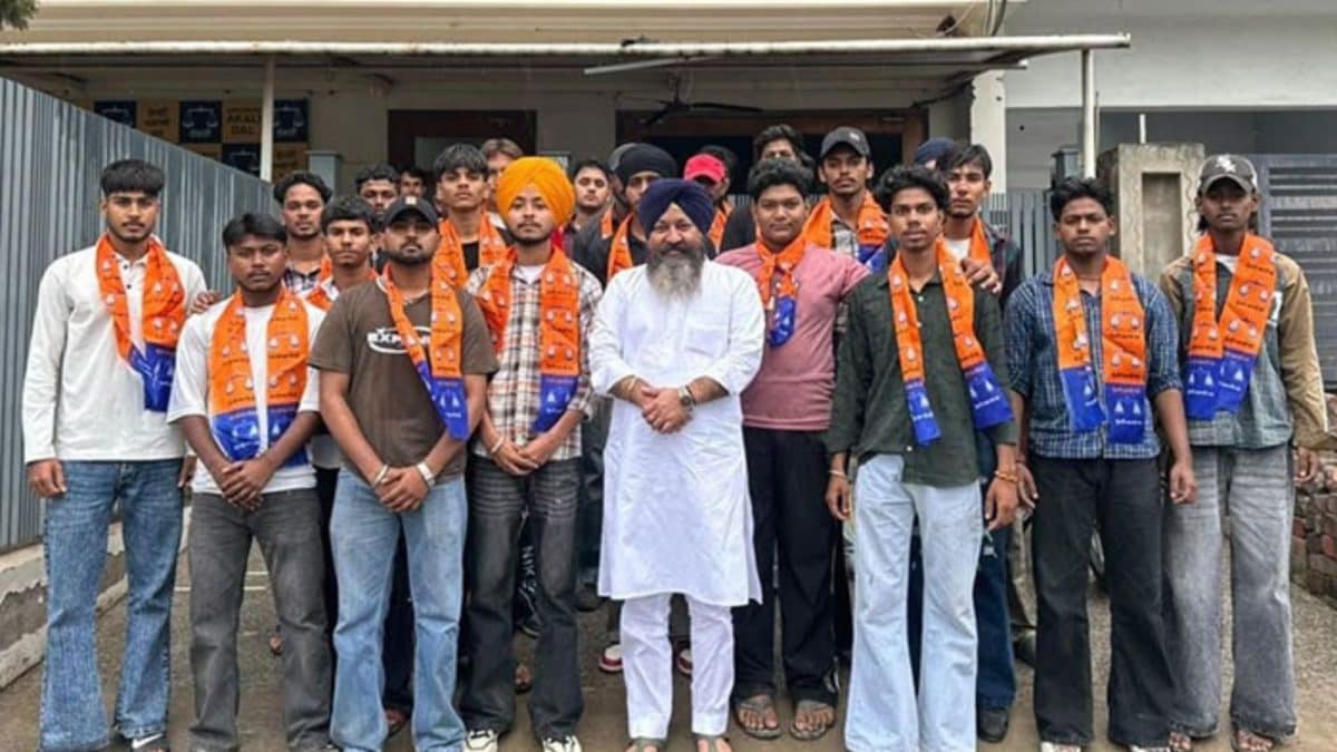 ਯੂਥ ਆਗੂ ਦੀ ਅਗਵਾਈ ਵਿੱਚ ਸੈਂਕੜੇ ਨੌਜਵਾਨ ਵੱਖ-ਵੱਖ ਪਾਰਟੀਆਂ ਛੱਡ ਕੇ ਅਕਾਲੀ ਦਲ ਵਿੱਚ ਸ਼ਾਮਲ