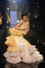 দেখুন ছবি: ল্যাকমে ফ্যাশন উইকের প্রথম দিন