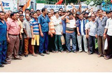 পথ দুর্ঘটনায় উত্তেজনা ছড়াল টিটাগড়ে পথ দুর্ঘটনায় উত্তেজনা ছড়াল টিটাগড়ে
