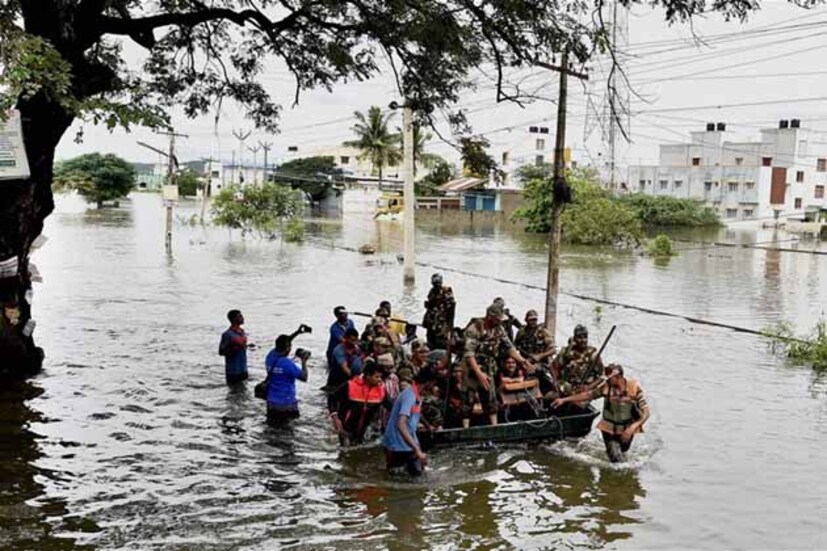 নৌকা নামল পথে