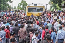 শিয়ালদহ দক্ষিণ শাখায় ট্রেন অবরোধ, বিপর্যস্ত পরিষেবা শিয়ালদহ দক্ষিণ শাখায় ট্রেন অবরোধ, বিপর্যস্ত পরিষেবা