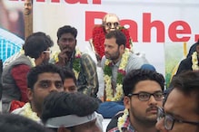 হায়দরাবাদ বিশ্ববিদ্যালয়ে পড়ুয়াদের সঙ্গে অবস্থানে সামিল রাহুল হায়দরাবাদ বিশ্ববিদ্যালয়ে পড়ুয়াদের সঙ্গে অবস্থানে সামিল রাহুল