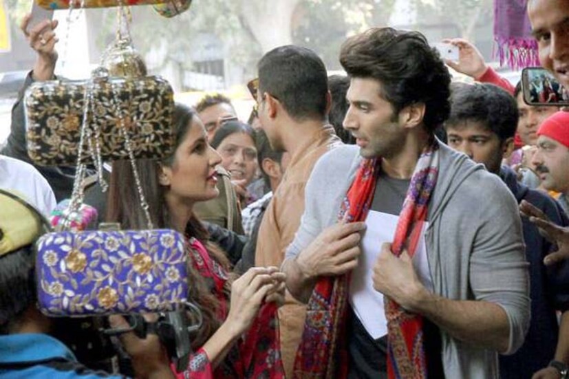 স্কার্ফটা পছন্দ করলেন ক্যাটরিনা