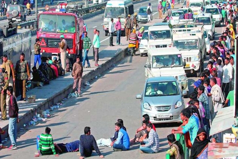 জাঠ সংরক্ষণ ইস্যুতে উত্তপ্ত হরিয়ানা ৷ হরিয়ানার ঝাজ্জরে পথ অবরোধ করল বিক্ষোভকারীরা ৷