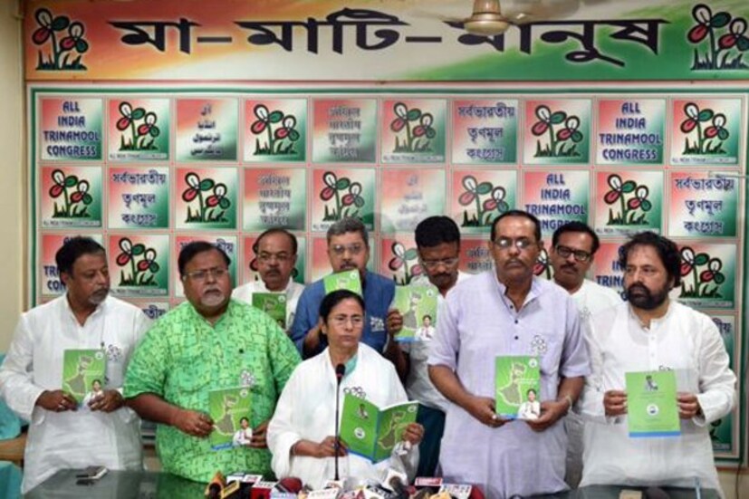 রাজ্যের উন্নয়নে তৃণমূলের খতিয়ান ৷ রাজনীতির ভাষায় ‘ইস্তেহার’ ৷ শুক্রবার তৃণমূল সুপ্রিমো প্রকাশ করলেন ইস্তেহার ৷ ইস্তেহারে উঠে এল সরকারের খতিয়ান ৷ সত্যিই কি রাজ্যে পরিবর্তন এসেছে? কী বলছে ইস্তেহার ? কী বলছে বিরোধীরা ? আসুন দেখে নেওয়া যাক ৷