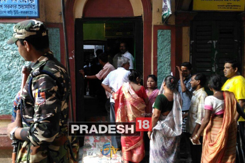উত্তর কলকাতার ৭টি বিধানসভা কেন্দ্রে চলবে ভোটগ্রহণ ৷ ১২ লক্ষ ৩২ হাজার ৫৩৯ জন ভোটার বৃহস্পতিবার নিজেদের ভোটে নিশ্চিত করবে আগামী পাঁচ বছরে কার হাতে থাকবে উত্তর কলকাতার রাশ ৷ এলাকা দখলের রাজনৈতিক লড়াইয়ে সামিল প্রবীণ থেকে নবীন প্রার্থীরা ৷ নয়না বন্দ্যোপাধ্যায়, সৌমেন মিত্র, পরেশ পাল, শশী পাঁজা , রাহুল সিনহা, স্মিতা বক্সীর মতো দাপুটে, জনপ্রিয় নেতা-নেত্রীর ভাগ্য নির্ধারণ হবে