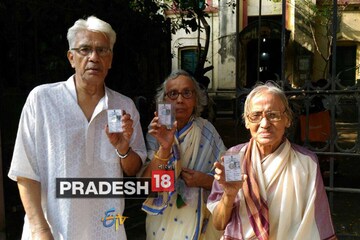 উত্তর কলকাতায় ভোটের লাইনে প্রবীণ ভোটার