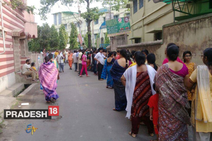 অনুব্রত মণ্ডলের মতো আরাবুল ইসলামের উপরও নজরদারি চালাবে কমিশন ৷ নির্বাচন কমিশন সূত্রে খবর, হাওড়ায় ১,৭০৩ জন এবং উত্তর ২৪ পরগণায় ৩,৭৮১ জন ভীতসন্ত্রস্ত ভোটারকে চিহ্নিত করা হয়েছে ৷ তারা যাতে নির্বিঘ্নে ভোট দিতে পারেন সেই দিকেও সতর্ক থাকবে কমিশন ৷