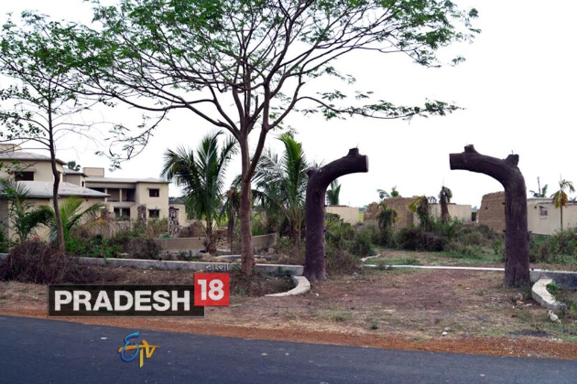 ভোটের আগে পুরনো ক্ষতের মতো সজাগ হয়ে উঠল বীরভূমে সারদা রিসর্ট ৷ চারিদেক ধ্বংসস্তুপ ৷ ভেঙেচুড়ে গিয়েছে চারিদিক ৷ 