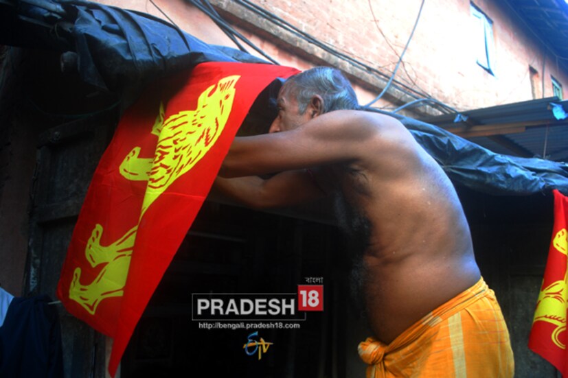 সরকারি জানলা চাইছে কুমোরটুলি ৷ একটা স্থায়ী বিপণন কেন্দ্র ৷ চাইছে এক মার্কেটের সম্মান ! সরকারি জানলা চাইছে কুমোরটুলি ৷ একটা স্থায়ী বিপণন কেন্দ্র ৷ চাইছে এক মার্কেটের সম্মান !
