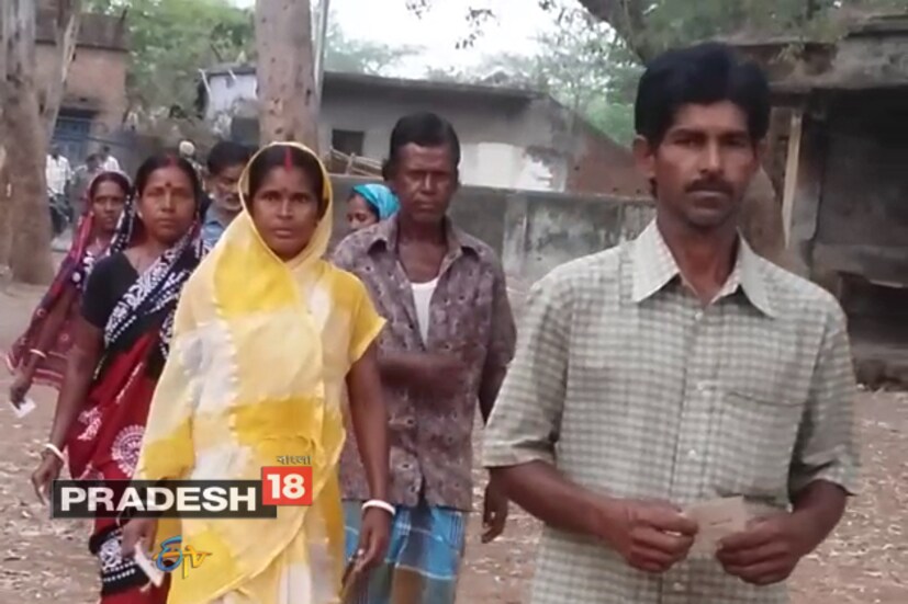 বীরভূম ও উত্তরবঙ্গের ছ'টি জেলায় চলছে নির্বাচন ৷ দ্বিতীয় দফার ভোটের নিরাপত্তা সুনিশ্চিত করতে ছ'শো সাতানব্বই কোম্পানি কেন্দ্রীয় বাহিনী মোতায়েন করা হয়েছে। নিরাপত্তার দায়িত্বে থাকবেন রাজ্য পুলিশকর্মীরাও।