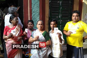 সকাল সকাল উত্তর কলকাতায় ভোটের লম্বা লাইন সকাল সকাল উত্তর কলকাতায় ভোটের লম্বা লাইন