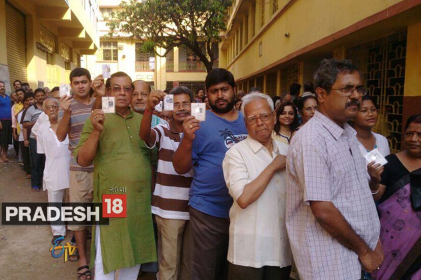 শনিবার থেকেই ডিসি ডিডি কঙ্করপ্রসাদ বাড়ুই, এডিসিপি দেবাশিস ধর, এসিপি সন্দীপ মণ্ডল এবং কমিশনারেটের পদস্থ আধিকারিকদের নেতৃ্ত্বে বিভিন্ন জায়গায় তল্লাশিতে নেমেছে রাজ্য পুলিশ। তবে টহলদারিতে অবশ্য কেন্দ্রীয় বাহিনীর আধিক্যই বেশি। এতকিছুর পরও কি নিশ্চিতে ভোট দিতে পারবে বিধাননগর? আশঙ্কা দূর হচ্ছে না এলাকাবাসীর।