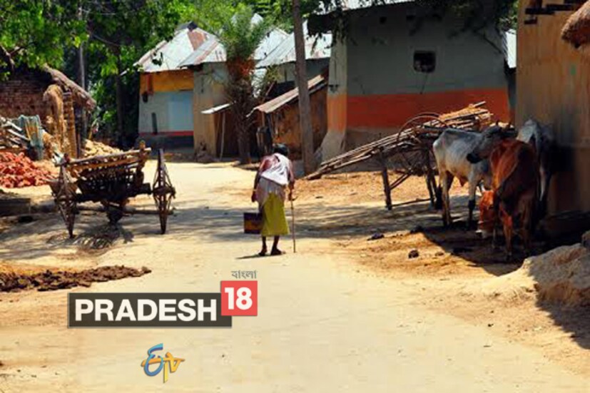 প্রতিবাদ করেছিল গোটা গ্রাম ৷ মুখ খুলেছিল অত্যাচারের বিরুদ্ধে ৷ কিন্তু শেষমেশ পাড়েনি ৷ গায়ে পড়ে প্রশাসনের লাঠির আঘাত ৷ গ্রেফতার হয় গ্রামের প্রায় ১১জন মানুষ ৷ দোষ একটাই, নিজেদের গ্রামকে বকিয়ে দিতে চায়নি তাঁরা ৷ 