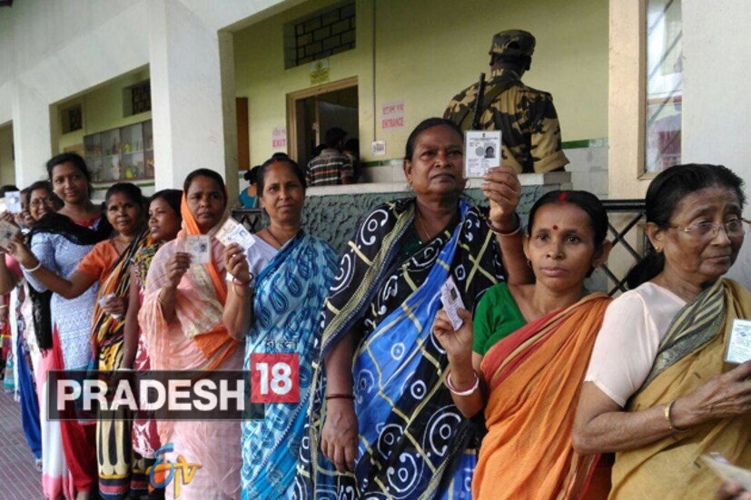 তবে সব নিরাপত্তার মধ্যেই সকাল সকাল সল্টলেক জুড়ে ভোটের লম্বা লাইন ৷ 