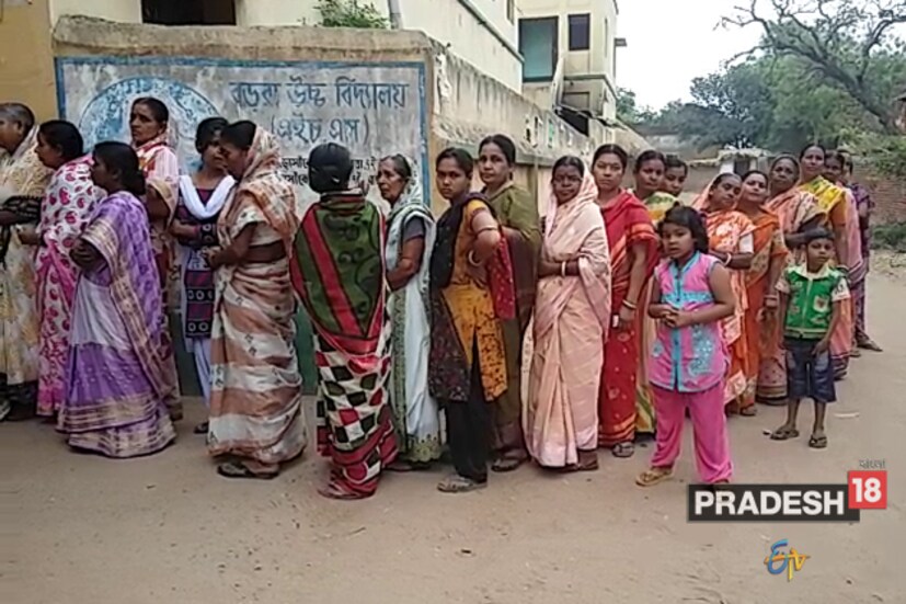 সন্ত্রস্ত ও উত্তেজনাপূর্ণ এলাকাগুলির মানুষ যাতে নির্ভয়ে ভোট দিতে পারেন, সে জন্য রিটার্নিং অফিসারের দফতর বার বার খোঁজ নেবে। কোনও অনিয়মের খবর পেলেই বাহিনী পৌঁছে তাঁদের ভোট দেওয়ার ব্যবস্থা করবে বলে জানিয়েছে কমিশন। গত ৪ এপ্রিল, প্রথম পর্বের নির্বাচনে কেন্দ্রীয় বাহিনী যথাযথভাবে টহল দেয়নি বলে অভিযোগ তোলে বিরোধীরা ৷ বিরোধীদের এই অভিযোগের পর নির্বাচন কমিশন নির্দেশ দিল, কেন্দ্রীয় বাহিনী কখন কোথায় ব্যবহার করা হচ্ছে, পর্যবেক্ষকদের তার হিসেব লগবুকে রাখতে হবে । তাদের গতিবিধির উপরও কড়া নজর রাখতে হবে। ভোট মূলত উত্তরবঙ্গে হলেও, বীরভূমে বাড়তি নজর থাকবে নির্বাচন কমিশনের। বীরভূমের লাল মাটিতে শান্তিপূর্ণ ভোট করাই মূল চ্যালেঞ্জ নাসিম জাইদি অ্যান্ড কোম্পানির।