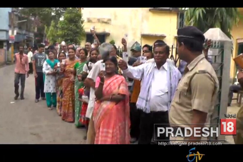 অন্যদিকে, উত্তর চব্বিশ পরগনা জুড়ে নিরাপত্তার দায়িত্বে থাকবে ৪৪৫ কোম্পানি কেন্দ্রীয় বাহিনী। এর মধ্যে জেলার পুলিশ সুপারের অধীনে থাকবে ২৫৭ কোম্পানি। ১৩৭ কোম্পানি থাকবে বারাকপুর কমিশনারেটের অধীনে। বিধাননগর কমিশনারেটের অধীনে থাকবে ৫১ কোম্পানি বাহিনী।