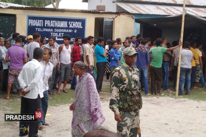 দক্ষিণবঙ্গতে তাপপ্রবাহ ৷ তার মধ্যেই চলছে বীরভূমের ভোটপর্ব ৷ অন্যদিকে উত্তরবঙ্গ জুড়ে স্বস্তির হাওয়া ৷ মেঘলা আকাশের নীচে ভোটের লাইনে ডাবগ্রামের মানুষ ৷ 