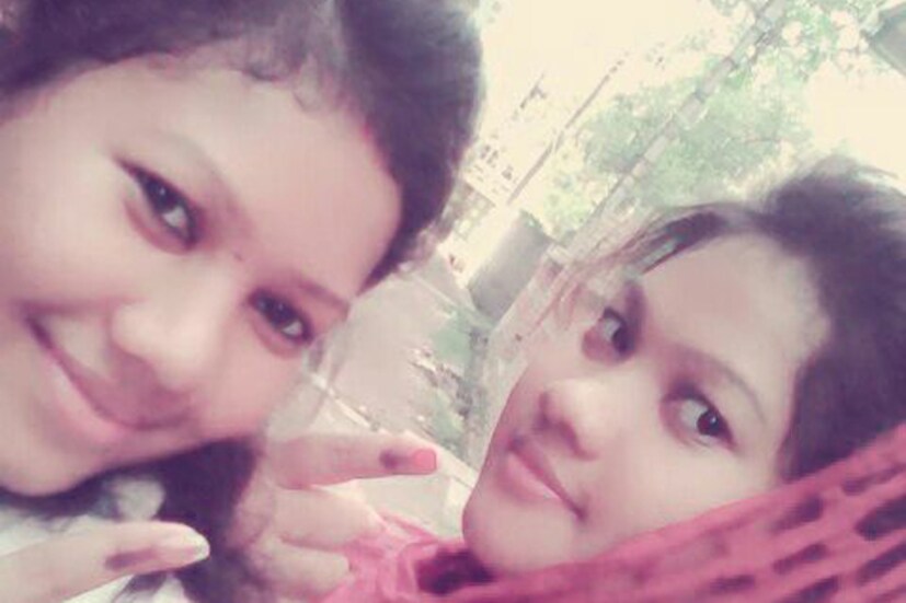 আমাদের প্রথম ভোট ৷ তাই সেলফি !