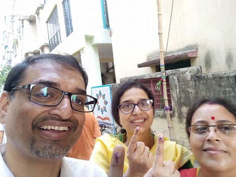 সেলফি নয়, আমাদের গ্রুফি !