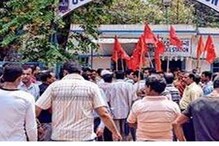 দুর্গাপুরের ওসিকে বদলের দাবিতে বিক্ষোভ দুর্গাপুরের ওসিকে বদলের দাবিতে বিক্ষোভ