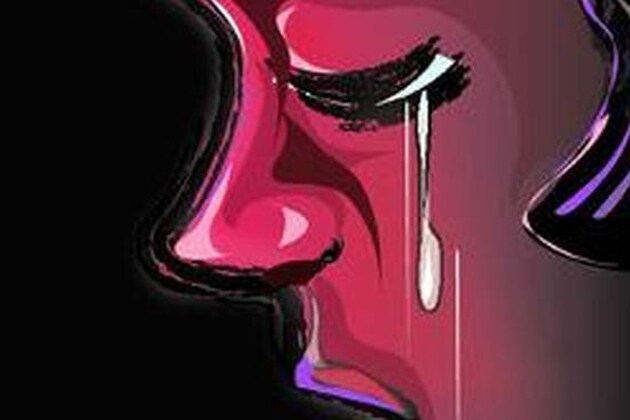 পণের দাবি না মেটাতে পারায় জুমাইরতের উপর চলত অত্যাচার । সহ্য করতে না পেরে নিজের বাড়িতে ফিরে আসতে বাধ্য হয়েছিলেন জুমাইরত। এরপর ওই দম্পতিকে মহিলা থানায় ডেকে পাঠানো হয় । পণের দাবি না মেটাতে পারায় জুমাইরতের উপর চলত অত্যাচার । সহ্য করতে না পেরে নিজের বাড়িতে ফিরে আসতে বাধ্য হয়েছিলেন জুমাইরত। এরপর ওই দম্পতিকে মহিলা থানায় ডেকে পাঠানো হয় ।