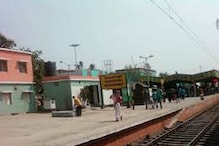 ট্রেনের ধাক্কায় মৃত এক ব্যক্তি, ব্যাহত ট্রেন চলাচাল ট্রেনের ধাক্কায় মৃত এক ব্যক্তি, ব্যাহত ট্রেন চলাচাল
