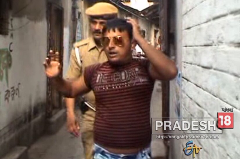 তৃতীয় দফা ভোটের শুরুতে সকাল থেকেই বিক্ষিপ্ত ঝামেলায় উত্তেজনা ছড়িয়ে পড়ল বেলেঘাটার নানা কেন্দ্রে ৷ ভোটারদের প্রভাবিত করার অভিযোগে শুধুমাত্র বেলেঘাটা থেকেই গ্রেফতার করা হল ১১ জনকে ৷ 