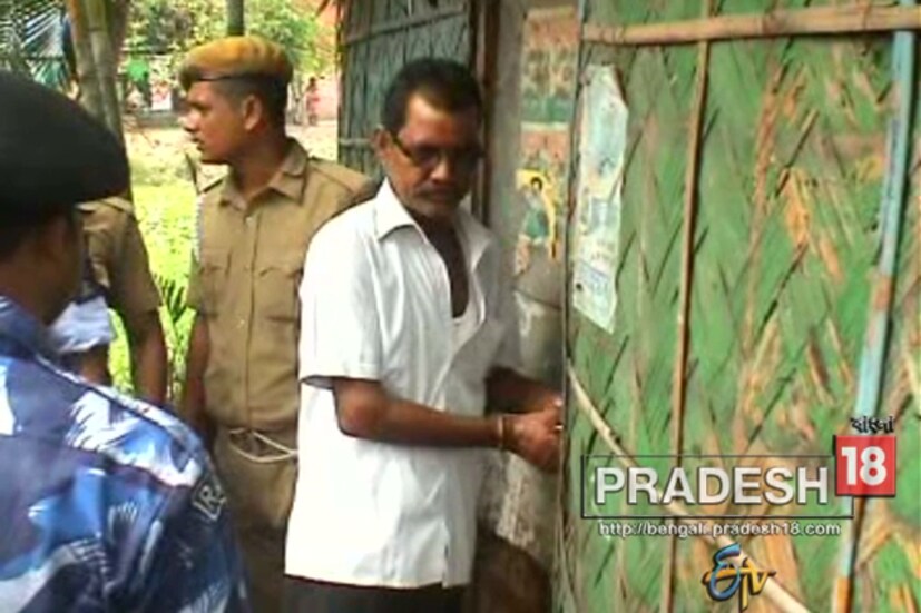 কেন্দ্রীয় বাহিনীর কড়া নজর ৷ পুলিশের তৎপরতা ৷ গোটা বেলেঘাটা জুড়ে চলছে ভোট ৷ কেন্দ্রে কেন্দ্রে ভোটার লাইনে ভিড় ৷ 