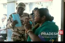 কেন্দ্রীয় বাহিনীর সঙ্গে সোনালি গুহর বচসা, দেখুন ভিডিও কেন্দ্রীয় বাহিনীর সঙ্গে সোনালি গুহর বচসা, দেখুন ভিডিও