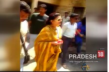 ভোট কেন্দ্রে দেবশ্রী রায়, দেখুন ভিডিও ভোট কেন্দ্রে দেবশ্রী রায়, দেখুন ভিডিও