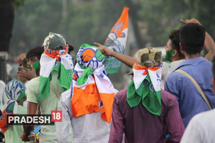 শুক্রবার থেকে ৩০ তারিখ পর্যন্ত বিপুল বিজয় উৎসবের কথাও বললেন তৃণমূল সুপ্রিমো মমতা বন্দ্যোপাধ্যায় ৷ তাতে সম্মানিত করা হবে কৃতী ছাত্র-ছাত্রীদের ৷ আগামীকাল পরিষদীয় নেতা নির্বাচনের কথাও সাংবাদিক সম্মেলনে জানালেন নেত্রী ৷ ২৭ মে নতুন সরকার শপথ নেবে ৷ দ্বিতীয়বারের জন্য নবান্নের মসনদে দেখা যাবে এক এবং অদ্বিতীয় মমতা বন্দ্যোপাধ্যায়কে ৷