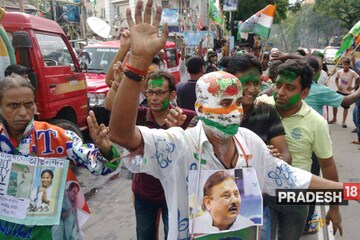 বাংলায় ফের আসছে তৃণমূল, উল্লাসে তৃণমূল সমর্থকরা বাংলায় ফের আসছে তৃণমূল, উল্লাসে তৃণমূল সমর্থকরা
