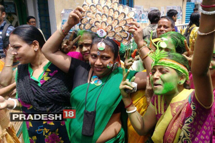 শান্তিপুরে ষষ্ঠ রাউন্ড শেষে ৬ হাজারের বেশি ভোটে এগিয়ে জোট প্রার্থী অরিন্দম ভট্টাচার্য পটাশপুরে তৃণমূলের জ্যোতির্ময় কর ৪র্থ রাউন্ড শেষে ৭ হাজার ভোটে এগিয়ে   মহিষাদলে ৪র্থ রাউন্ড শেষে ৫৮৬৪ ভোটে এগিয়ে সুদর্শন ঘোষদস্তিদার বালিগঞ্জে ৬ষ্ঠ রাউন্ড শেষে ১১ হাজার ভোটে এগিয়ে সুব্রত মুখোপাধ্যায়