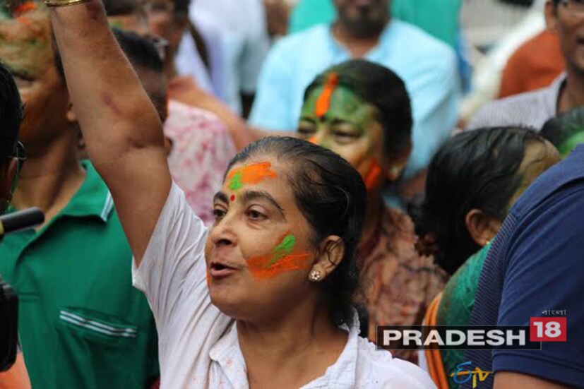 তা সত্ত্বেও মানুষ নিরপেক্ষভাবে ভোট দিয়েছেন ৷ মানুষের নির্ভীক ভোটদানকে কৃতজ্ঞতা জানাচ্ছি ৷ জয় সাধারণ মানুষকে উৎসর্গ করছি ৷ এটা উন্নয়ন ও মানুষের জয় ৷ ’