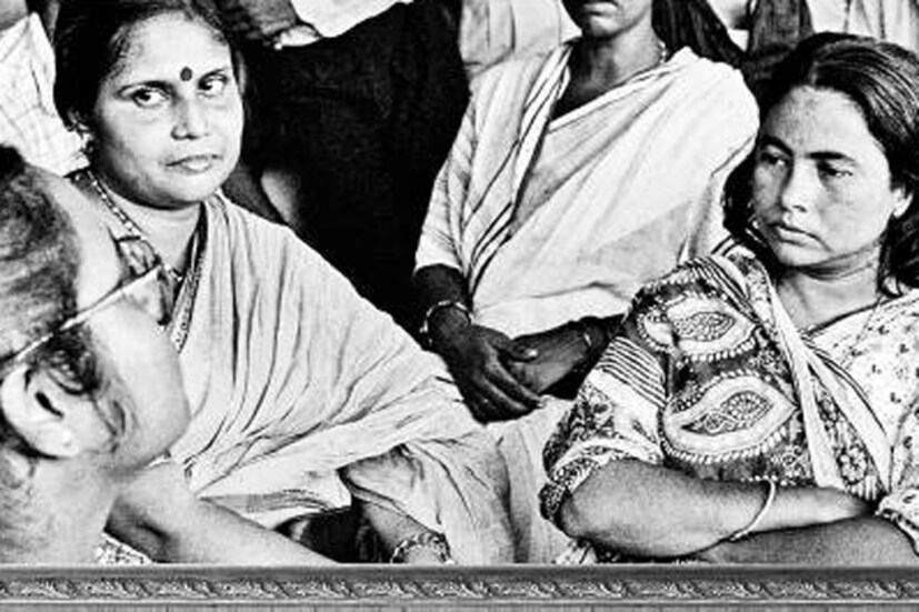 রাজনৈতিক আলোচনায় মত্ত ৷ 