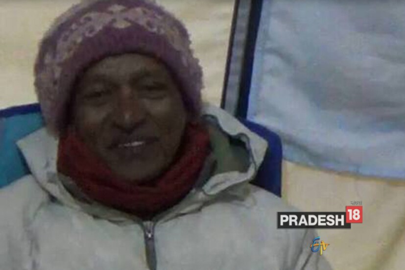 ভারতীয়দের মধ্যে সবচেয়ে বেশি বয়সে এভারেস্ট জয় করে নতুন রেকর্ড গড়লেন দুর্গাপুরের পরেশ নাথ।  সকাল ৫টা ৩৬ মিনিটে এভারেস্ট জয় আজ সকাল ৫টা ৩৬ মিনিটে হাওড়ার মলয় মুখোপাধ্যায়ের নেতৃত্ব এভারেস্ট জয় করল বাংলা দল। এমন কী শু বয়স নয়, তাঁর প্রতিবন্ধকতাকেও হার মানালেন তিনি। বাঁ হাতের কবজির ওপরের থেকে কাটা।