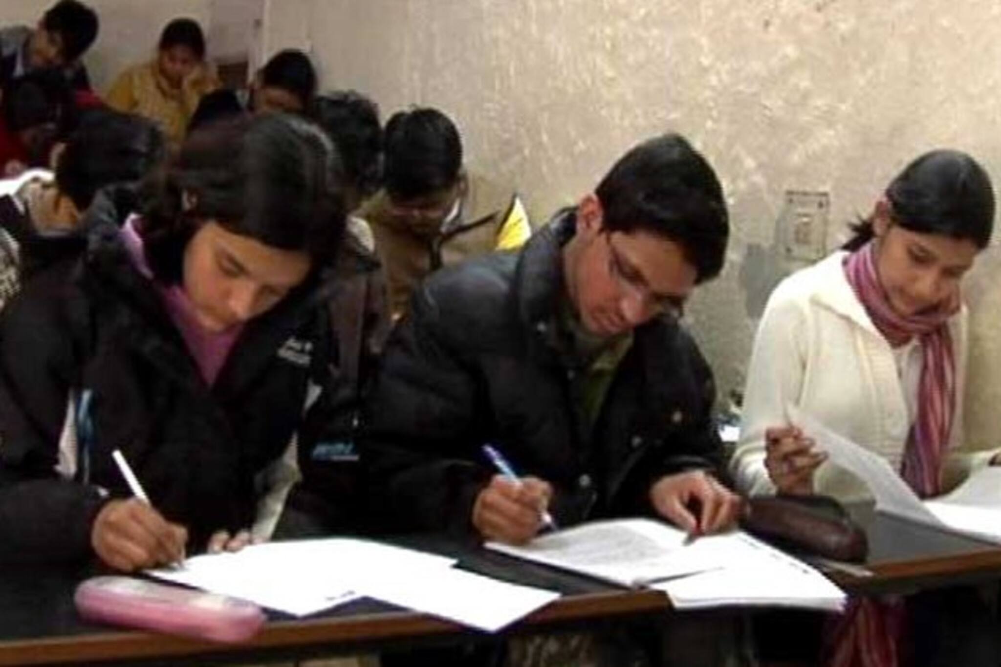 প্রাথমিক শিক্ষক নিয়োগ ইন্টারভিউয়ের চুড়ান্ত দিন ঘোষণা পরেও নিয়োগ স্থগিত ৩ জেলায়