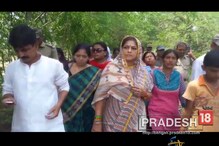 নিহত ছাত্র কৌশিকের বাড়িতে রূপা, দেখুন ভিডিও নিহত ছাত্র কৌশিকের বাড়িতে রূপা, দেখুন ভিডিও