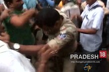 আসানসোলে ফের আক্রান্ত পুলিশ আসানসোলে ফের আক্রান্ত পুলিশ