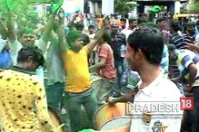 বিজয়োৎসবে মাতোয়ারা তৃণমূল সমর্থকরা, দেখুন ভিডিও বিজয়োৎসবে মাতোয়ারা তৃণমূল সমর্থকরা, দেখুন ভিডিও