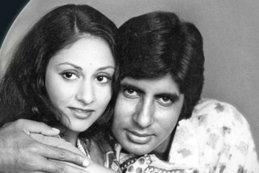 পরিবারের সদস্য ও বিশেষ কিছু বন্ধু বান্ধবের উপস্থিতিতে বলে পড়েন বিয়ের পিড়িতে ৷ 