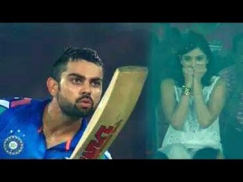 মনে আছে? এই সেই বিখ্যাত ফ্লাইং কিস। কিন্তু তা বলে প্রকাশ্যে ঠোঁটে ঠোঁট! এমন প্রকাশ্যে কবে দেখা গেছে বিরাটকে? 