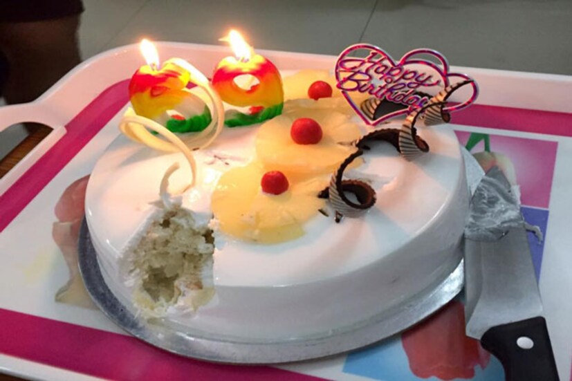 ১৯৪৭ সালের ১১ জুন বিহারের গোপালগঞ্জ জেলার ফুলবরিয়া গ্রামের যাদব পরিবারে জন্মগ্রহণ করেন লালু প্রসাদ যাদব ৷ গোপালগঞ্জের স্কুলে পড়াশুনার পর কলেজে পড়ার জন্য পটনা চলে আসেন লালু ৷ আইনে স্নাতক হওয়ার পাশাপাশি রাষ্ট্রবিজ্ঞানে মাস্টার্স সম্পূর্ণ করেন তিনি ৷