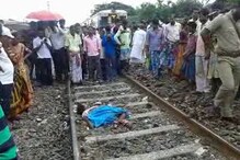 বেতবেড়িয়া স্টেশনে রেল অবরোধ, বিপর্যস্ত ক্যানিং লাইনে ট্রেন চলাচল বেতবেড়িয়া স্টেশনে রেল অবরোধ, বিপর্যস্ত ক্যানিং লাইনে ট্রেন চলাচল