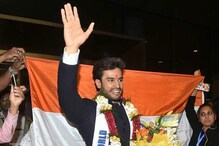 মিস্টার ওয়ার্ল্ডকে স্বাগত জানাতে বিমানবন্দরে উপচে পড়ল ভিড় ! মিস্টার ওয়ার্ল্ডকে স্বাগত জানাতে বিমানবন্দরে উপচে পড়ল ভিড় !
