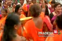 হাজরা মোড়ে রথ টানলেন রূপা, দেখুন ভিডিও হাজরা মোড়ে রথ টানলেন রূপা, দেখুন ভিডিও