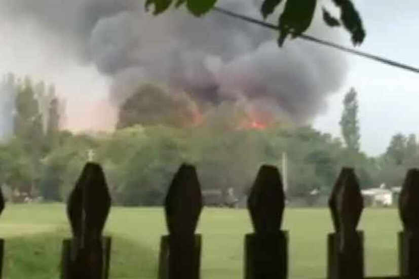 জঙ্গি হামলার পর থেকেই উরি শহরে সেনাবাহিনীর তরফে নিরাপত্তা ব্যবস্থা জোরদার করা হয়েছে। ঘিরে ফেলা হয়েছে গোটা শহর। কড়া নজরদারি চালানো হচ্ছে গুরুত্বপূর্ণ রাস্তাগুলিতেও। এলাকায় চলছে চিরুনি তল্লাশি। জঙ্গিরা রাতের অন্ধকারে সীমান্ত টপকে শহরে ঢুকেছে বলে মনে করা হচ্ছে।